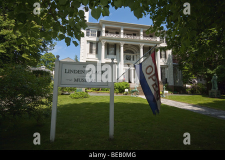 Linden Place Museum, ein 1810 Herrenhaus aus der einflussreichen Dewolf/Colt (.45 Revolver) Familie auf Hope Street, Bristol, Rhode Island Stockfoto