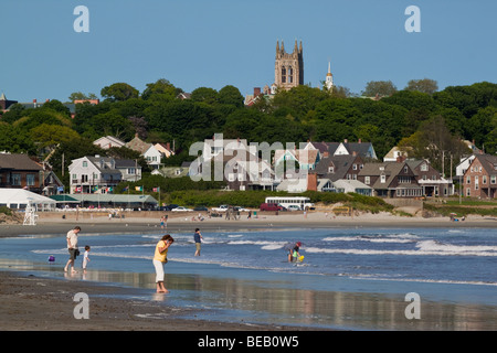 Easton Strand, auch bekannt als erste am nächsten Strand in die Stadt, beliebt zum Schwimmen, Surfen, Sonnenbaden, Newport, Rhode Island USA Stockfoto