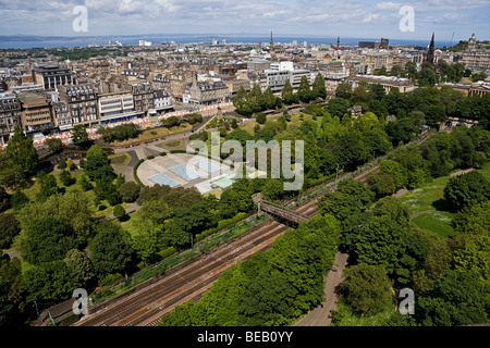 Landschaftsbild von Edinburgh, Edinburgh Castle entnommen. Stockfoto