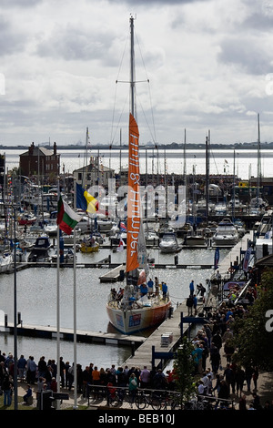 Porträtfoto von Clipper in Hull Marina zu Beginn der Runde Clipper-Rennen der Welt. Stockfoto