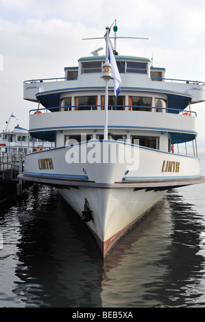 Touristenboot "Linth" auf dem Zürisee genannt Zürichsee Stockfoto