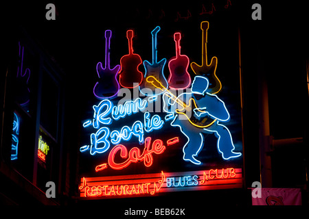 Rum Boogie Cafe Restaurant & Blues Club Leuchtreklame nachts Beale St, Memphis, Tennessee, USA Stockfoto