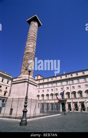 Italien, Rom, Piazza Colonna, Marco Aurelio Säule und Palazzo Chigi Stockfoto