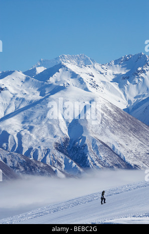 Fußgänger auf beiden Daumen Range in der Nähe von Roundhill Ski Area, Halle Range, Mackenzie Country, Canterbury, Neuseeland Stockfoto