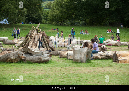 Um das Lagerfeuer auf dem grünen Mann Festival 2009. Glanusk Park, Crickhowell, Wales Stockfoto