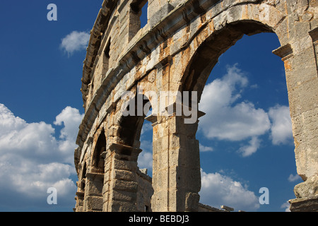 Detail des römischen Amphitheaters befindet sich in Pula, Kroatien Stockfoto