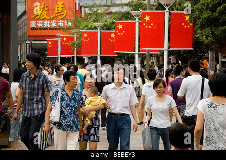 China, Shenzhen Stadt inzwischen, 1. Oktober 2009 - Nationalfeiertag, Tag der Unabhängigkeit, Menschen Tag aus genießen und einkaufen. Stockfoto