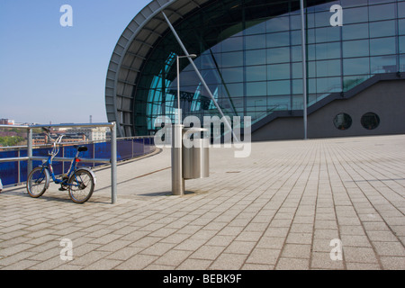 Die Sage Gateshead mit Fahrrad Stockfoto