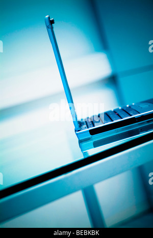 Nahaufnahme eines Laptops auf einem Tisch Stockfoto