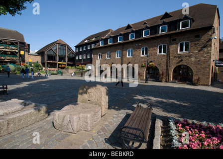 St. Katharine Docks, in der Nähe von Tower Bridge und der City of London, England. Stockfoto