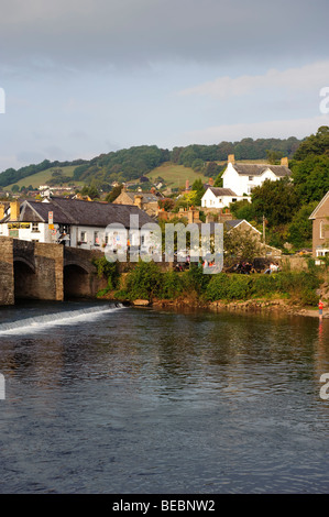 Die alte Brücke über den Fluss Usk in Crickhowell, Powys Mid Wales UK Stockfoto