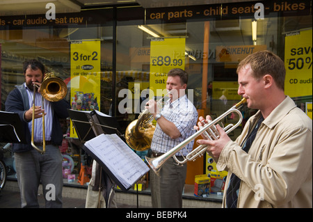 St. Petersberg Messing Barock Quartett als Straßenmusikant auf der Straße während Abergavenny Food Festival Monmouthshire South Wales UK Stockfoto