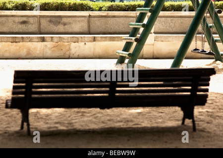 Leere Parkbank, Madrid, Spanien Stockfoto