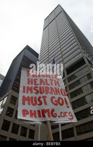 Befürworter der Reform des Gesundheitswesens Kundgebung vor Bristol Meyers Squibb an der Park Avenue in New York Stockfoto