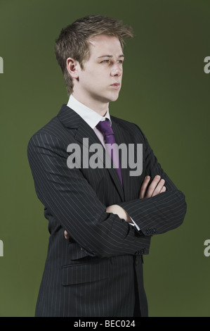 Nahaufnahme eines Geschäftsmannes mit seine Arme verschränkt Stockfoto