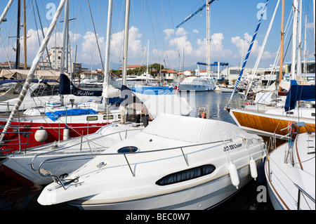 Boote in der Marina in Viareggio, toskanischen Riviera, Toskana, Italien Stockfoto