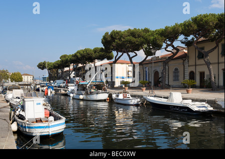 Boote auf dem Kanal in Viareggio, toskanischen Riviera, Toskana, Italien Stockfoto