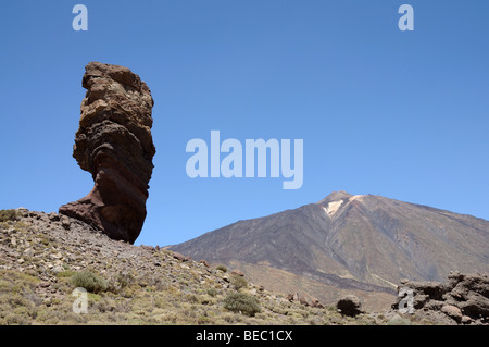 Cinchado Felsen von Los Roques de Garcia und Teide Vulkan auf der Kanarischen Insel Teneriffa, Spanien Stockfoto