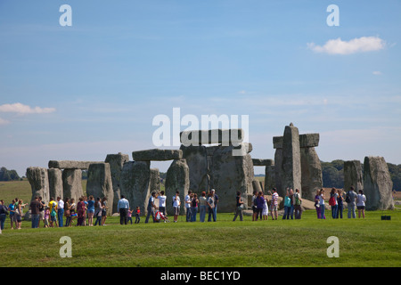 Besucher bei Stonehenge Wiltshire England UK Stockfoto