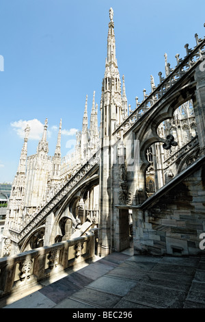 Schwibbogen unterstützen das Dach des Mailänder Dom, mit Statuen auf Türme, Lombardei, Italien Stockfoto