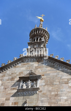 Turm auf dem Dom oder der Kathedrale in der Stadt Como, Italien, Europa Stockfoto