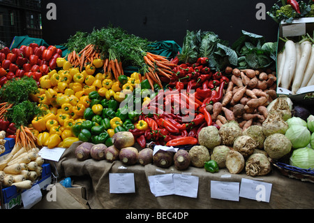 Gemüse stall im Borough Market, Southwark, London, England, UK Stockfoto
