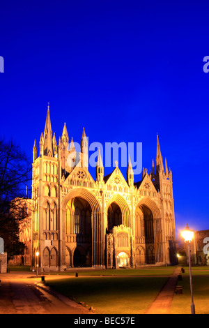 Dämmerung Landschaft vorne Höhe Peterborough Weststadt Kathedrale Cambridgeshire England UK Stockfoto