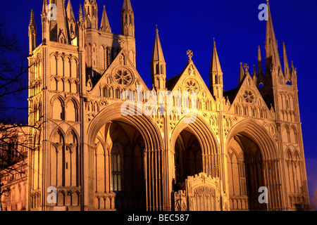 Dämmerung Landschaft vorne Höhe Peterborough Weststadt Kathedrale Cambridgeshire England UK Stockfoto