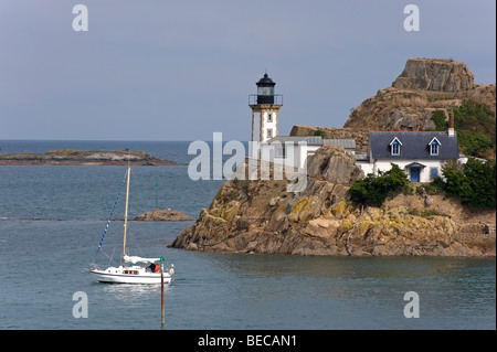 Leuchtturm auf der Insel Louët Insel in der Bucht von Morlaix, Finistère, Bretagne, Frankreich, Europa Stockfoto