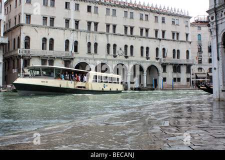 Acqua Alta in Venedig Stockfoto