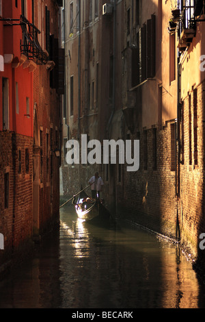 Kanal-Licht und Schatten, Venedig Stockfoto