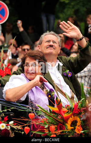 Oberbürgermeister Christian Ude und seine Frau Edith von Welser-Ude, traditionelle Eingang die Oktoberfest-Wirte, Oktoberfest, München, Stockfoto