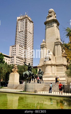 Denkmal für Miguel de Cervantes mit Don Quijote und Sancho Panza auf der Plaza España, Madrid, Spanien, Iberische Halbinsel, Europa Stockfoto