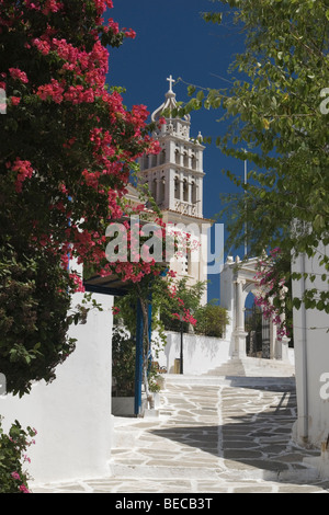 Kirche von Agia Triada in das traditionelle Dorf Lefkes, Paros, Griechenland Stockfoto