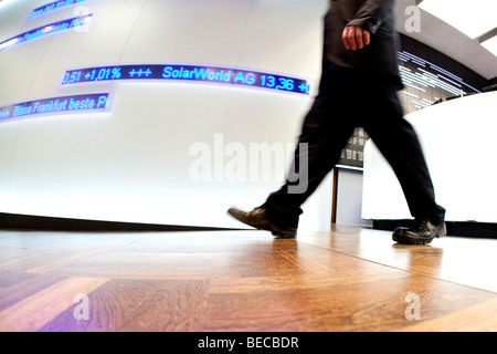 Main Handelssaal der Frankfurter Wertpapierbörse durch die Deutsche Börse AG in Frankfurt Am Main, Hessen, Deutschland, Europa Stockfoto