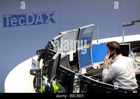 Main Handelssaal der Frankfurter Wertpapierbörse durch die Deutsche Börse AG in Frankfurt Am Main, Hessen, Deutschland, Europa Stockfoto