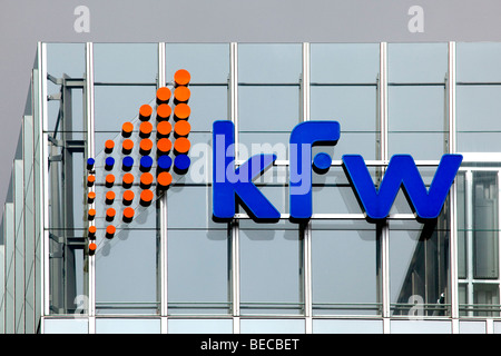 Logo am Sitz der KfW Bankengruppe, Kreditanstalt Fuer Förderinstitut, Kreditanstalt, Frankfurt Stockfoto