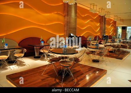 Lounge-Bar im Hotel Kempinki, Mall of Emirates, Dubai, Vereinigte Arabische Emirate, Saudi-Arabien, Nahen Osten, Orient Stockfoto