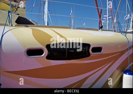 Luxus-Yacht vor Anker in der Grand Pavois international Boat Show in La Rochelle, Frankreich. Stockfoto