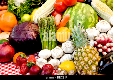 Vielfalt an Obst und Gemüse Stockfoto