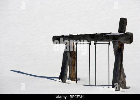 Verschneite Spielplatz im Zillertal, Österreich Stockfoto