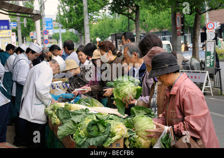 Gemüse verkauft in Kyoto, Japan, Südostasien, Asien Stockfoto