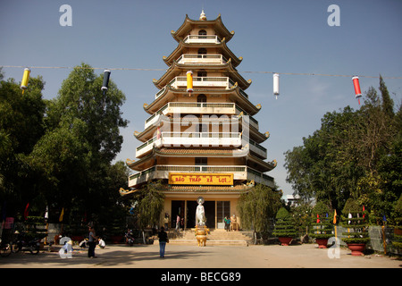 Mehrstöckige Stupa der Giac Lam Pagode in Ho Chi Minh Stadt, Saigon, Vietnam, Asien Stockfoto