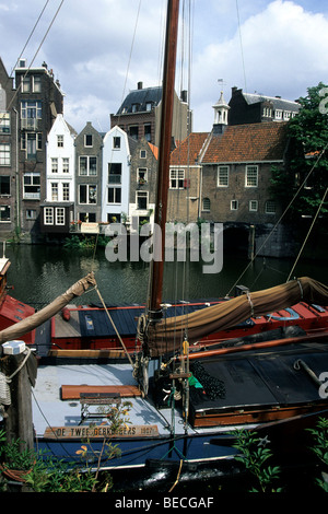 Traditionsschiffe, historischen Häuser auf dem Kanal in den Rücken, Aelbrechtskolk, Delfshaven, Rotterdam, Provinz Südholland, Net Stockfoto