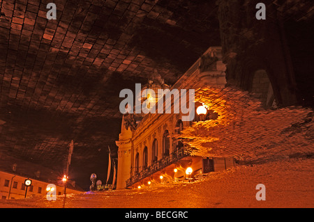 Nachtansicht auf der Praoená Brána Turm, UNESCO-Weltkulturerbe, Prag, Tschechische Republik, Europa Stockfoto