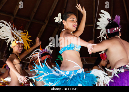 Traditionelle polynesische Tänzer auf Rarotonga in Cook-Inseln in der Südsee Stockfoto