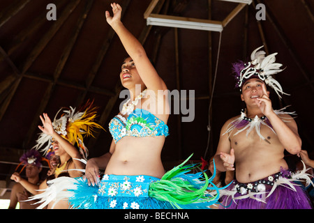 Traditionelle polynesische Tänzer auf Rarotonga in Cook-Inseln in der Südsee Stockfoto