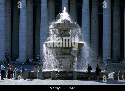 Brunnen, Säulen, Kolonnaden, Sankt Peter Platz, Piazza San Pietro, Vatican Stadt, Rom, Latium, Italien, Europa Stockfoto