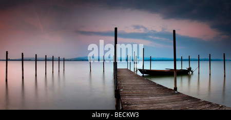 Abendstimmung in Iznag am Bodensee, Halbinsel Hoeri, Radolfzell, Baden-Württemberg, Deutschland Stockfoto