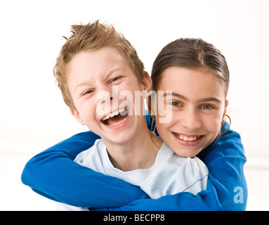 Porträt eines lachenden jungen und Mädchen Stockfoto